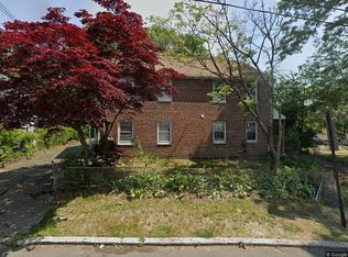 20 Pearl Harbor Cir, Bridgeport, CT 06610