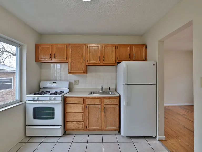 460 E Norwich Ave — Photo 11