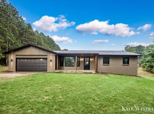 8630 Ten Mile Rd NE, Rockford, MI 49341