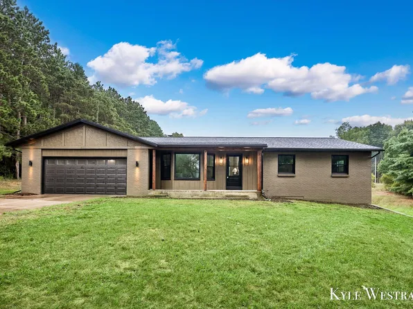 8630 Ten Mile Rd NE, Rockford, MI 49341