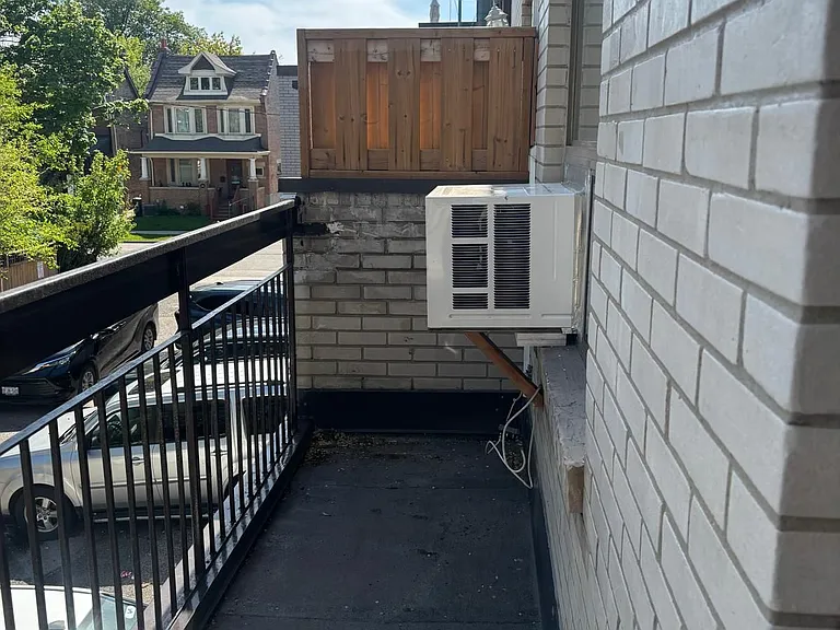 1389 Danforth Ave #B — Photo 17