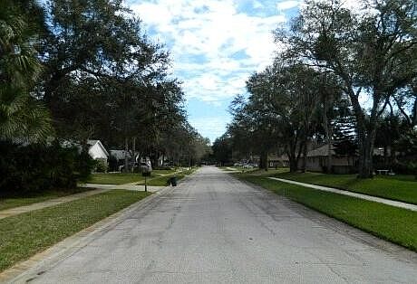 3rd image of 709 Lone Oak Dr