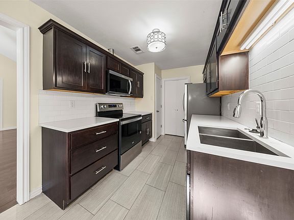 5th image of 2539 Sunscape Ln