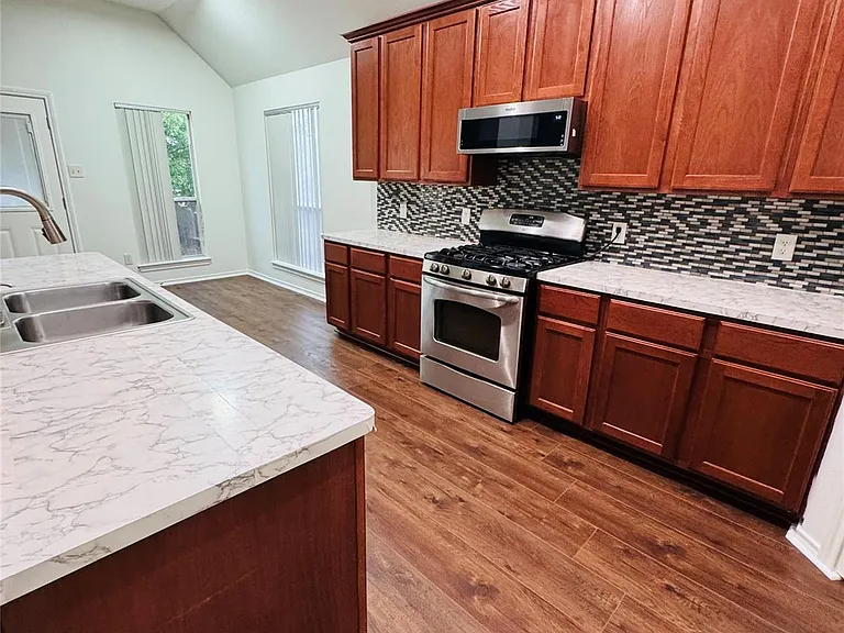 1303 Four Seasons Farm Dr — Photo 3