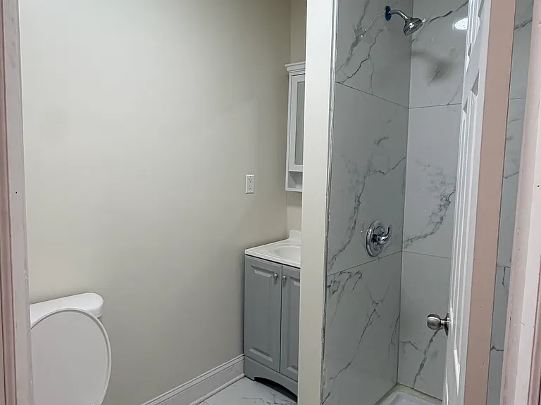1130 Green St — Photo 3