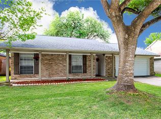 330 Elder Glen Dr, Webster, TX 77598