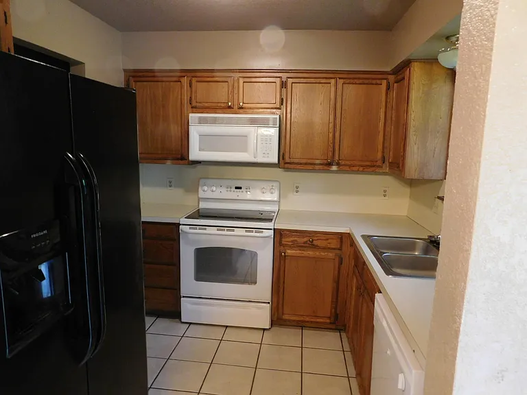 304 Joshua St — Photo 1