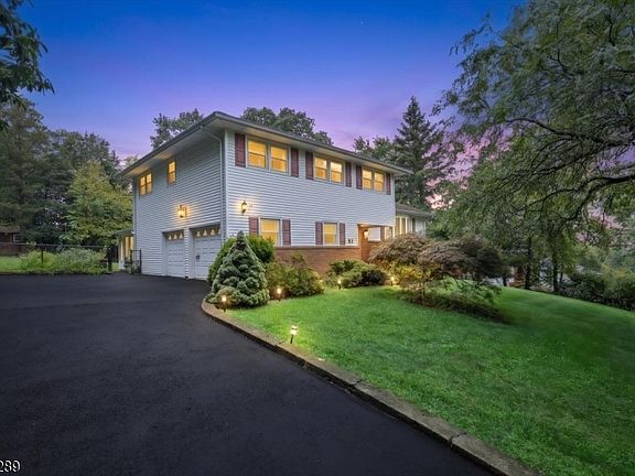 2nd image of 42 Aberdeen Ave