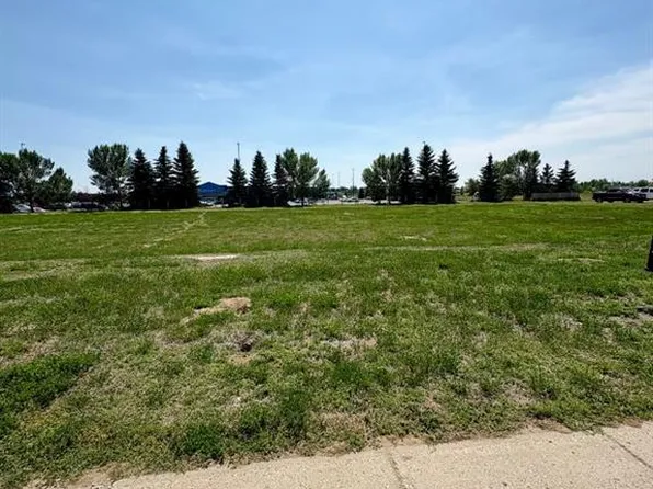 93 Upland Blvd W, Brooks, AB T1R 0R3