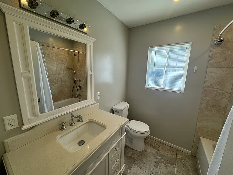 12913 Whitewood Ave — Photo 8