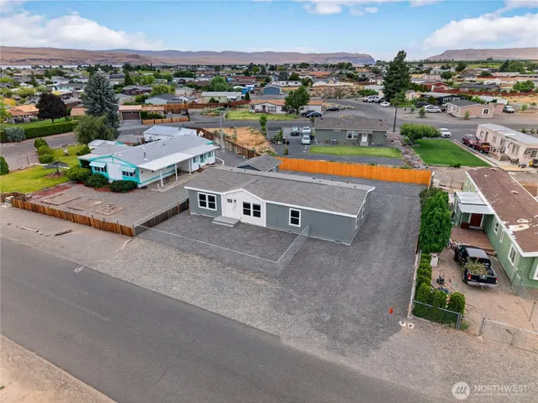 412 SW Thunderbird Way, Mattawa, WA 99349