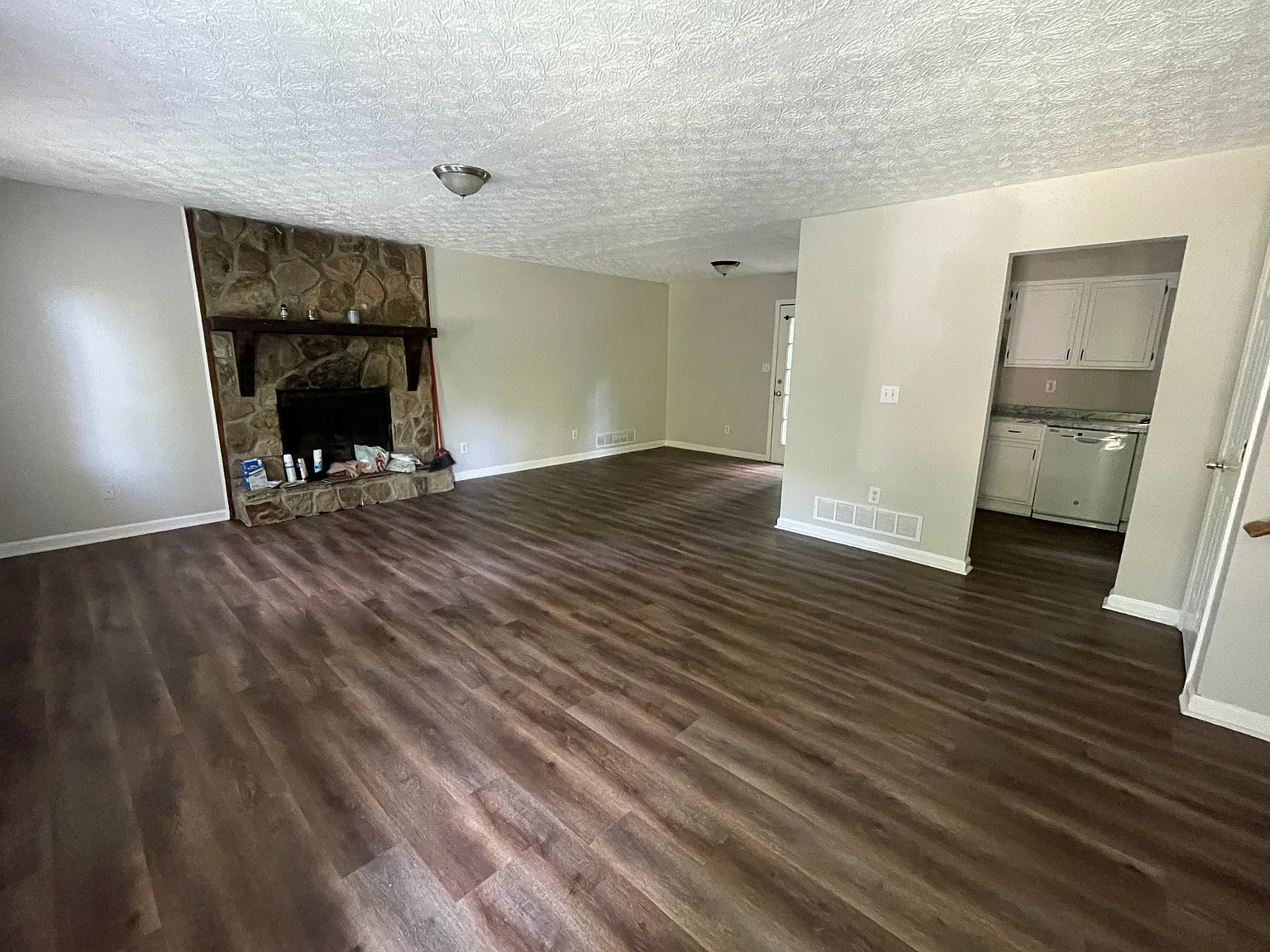 3 bed, 1498 sqft, $2,200 — Photo 2
