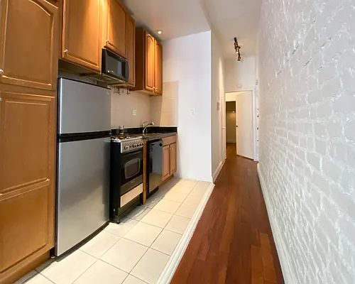 Rented by Kahen Properties | media 4