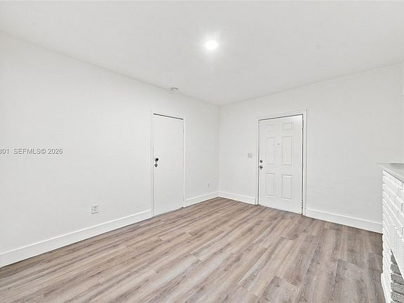 5th image of 110 NW 9th Ave APT 1