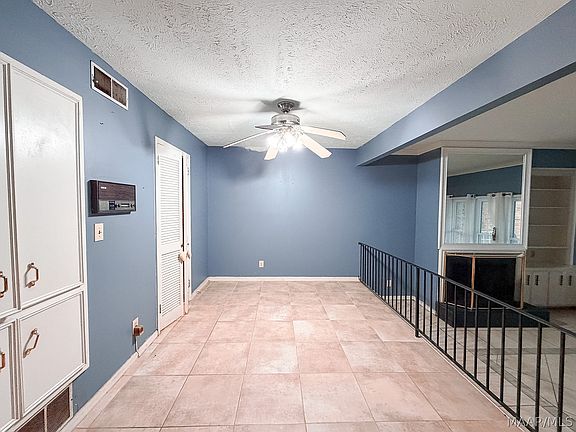 4th image of 2076 Rexford Rd