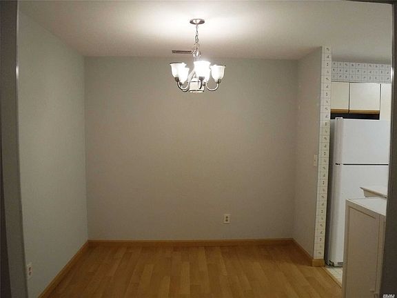 4th image of 979 Skyline Dr