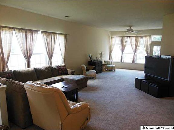 4th image of 7 Gardenways Ct