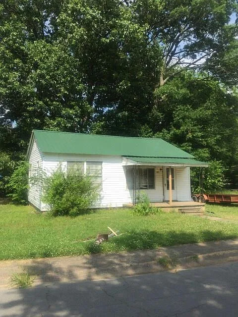 2 bed, 800 sqft, $695 — Photo 1