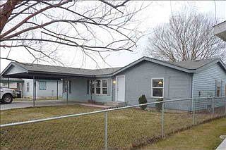 2nd image of 424 N Hugo Ave