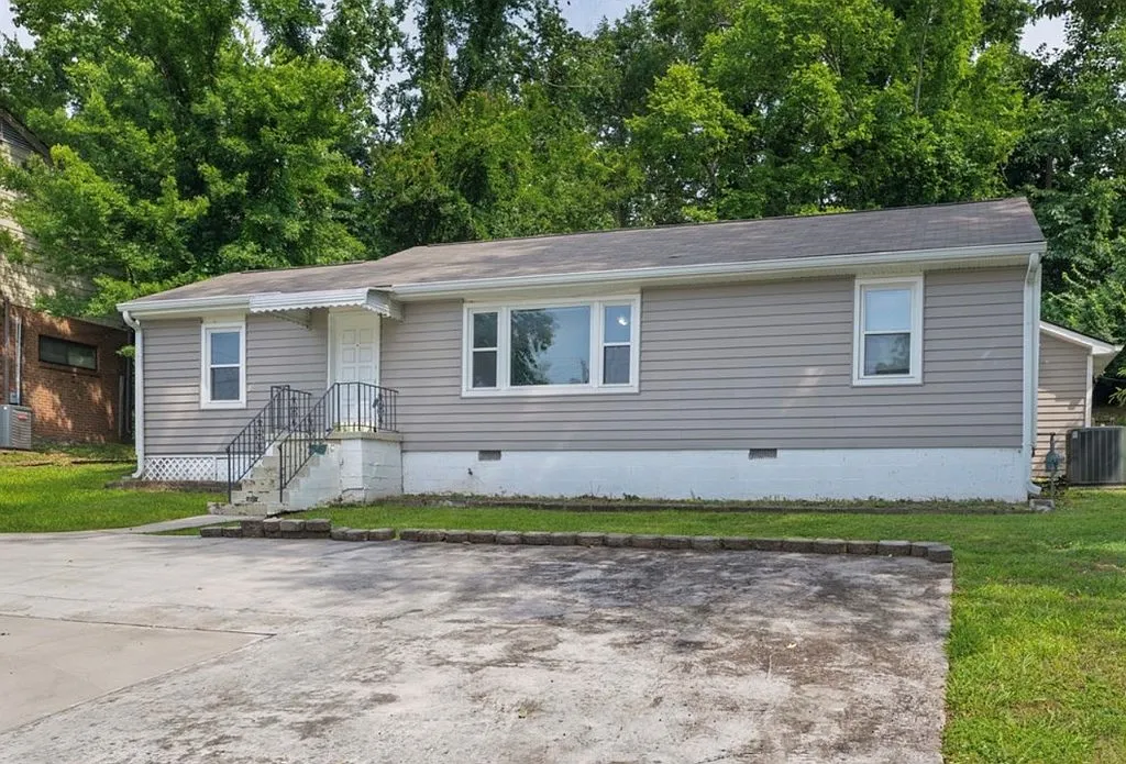 3 bed, 1560 sqft, $1,900 — Photo 2