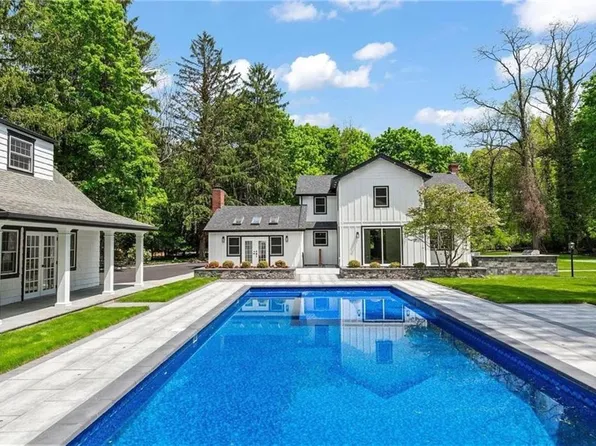75 Centerport Rd, Greenlawn, NY 11740