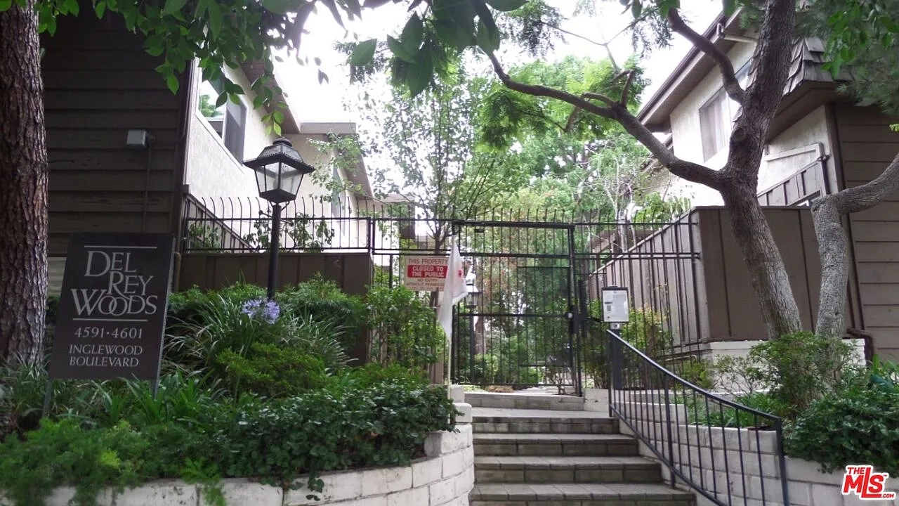 2 bed, 1.5 bath, 960 sqft, $3,750 — Photo 1