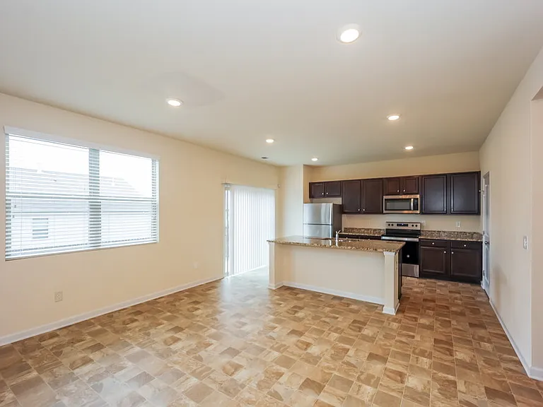380 Hamilton Pointe Dr — Photo 7