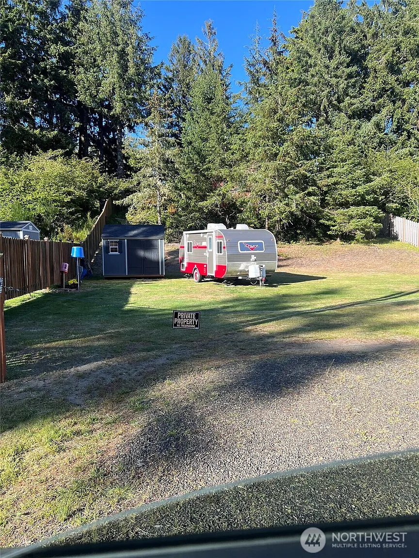 950 Discovery Avenue SE photo 1