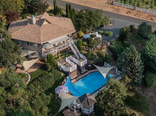 1379 NW Viewmont Dr, Dundee, OR 97115