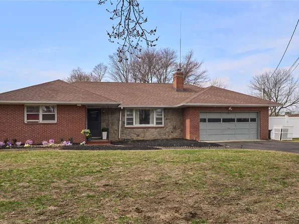 42 Peary Street, West Babylon, NY 11704