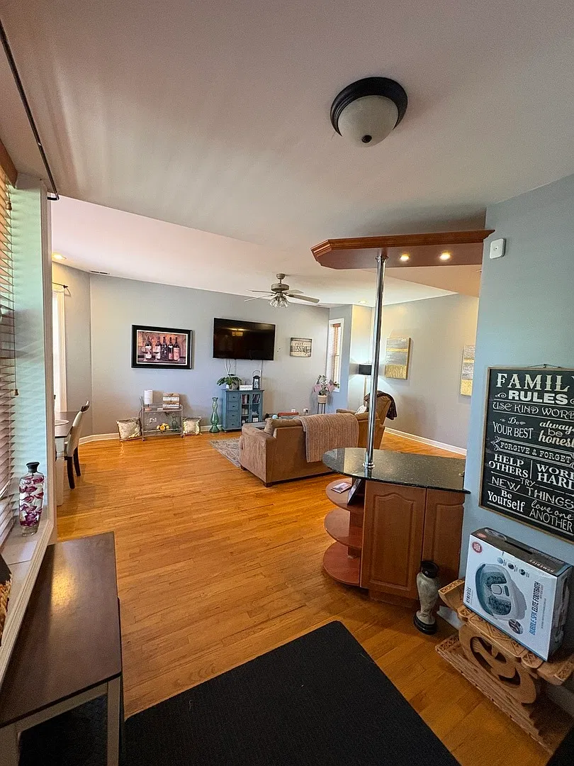 3 bed, 1250 sqft, $2,750 — Photo 2