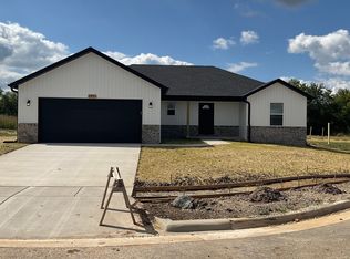 2991 N Dickerson Ave, Springfield, MO 65803