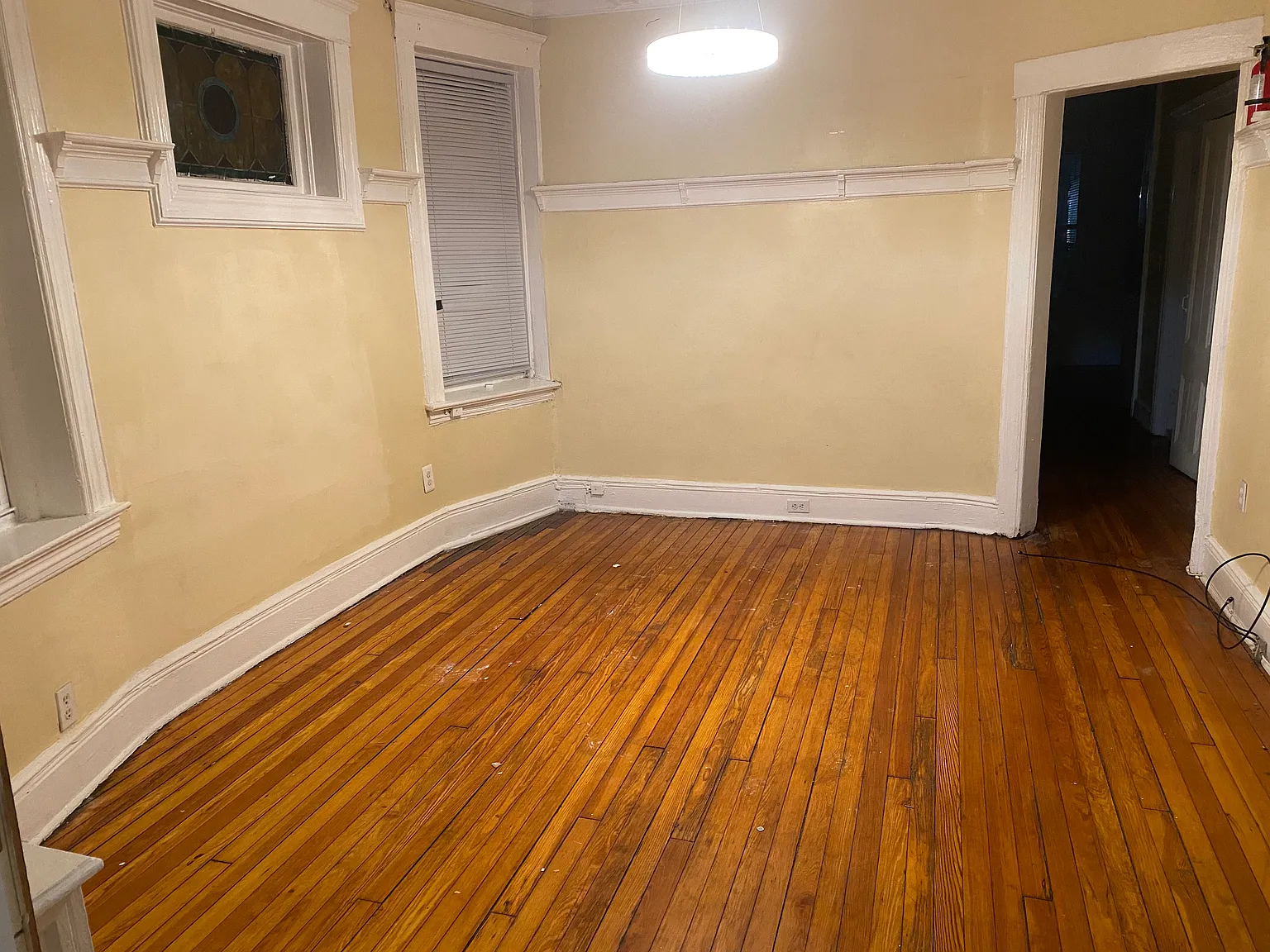 3 bed, 1100 sqft, $820 — Photo 2