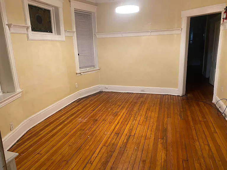 40.5 Gardner Ave — Photo 2