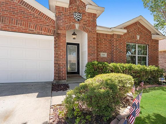 3rd image of 1705 White Mountain Way