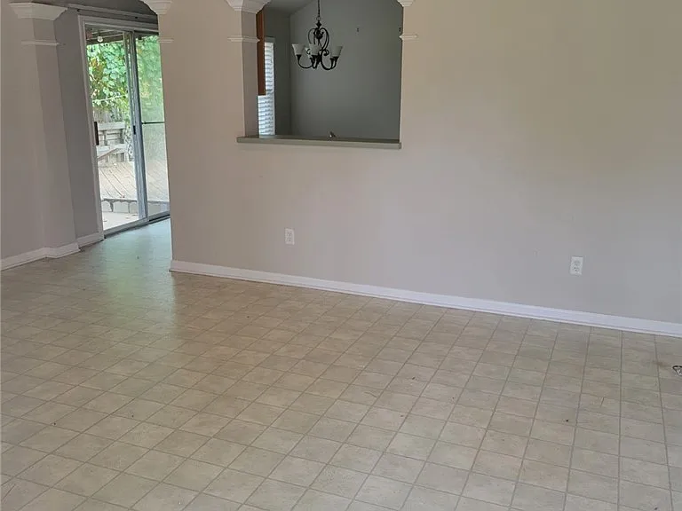 2906 Elise Ln — Photo 2