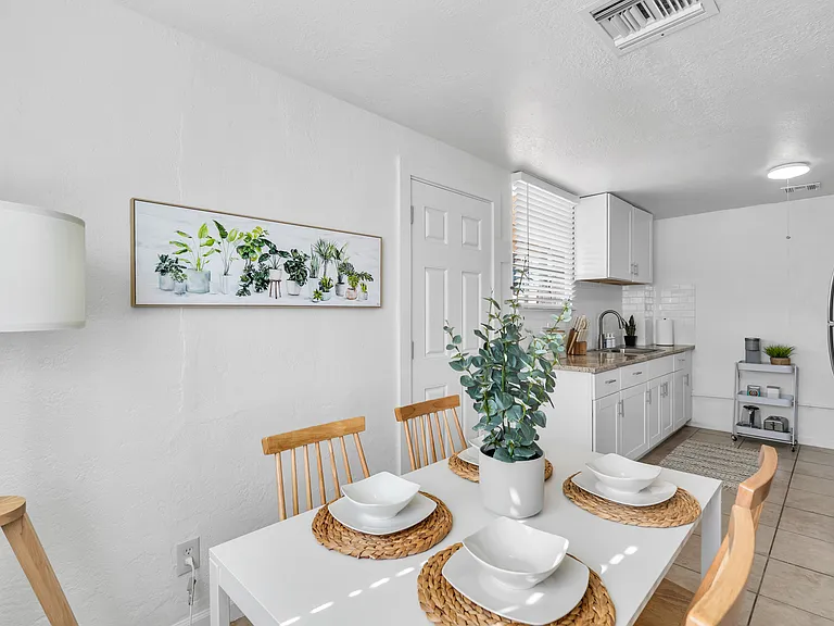 1627 N Bryant Ave #A — Photo 9