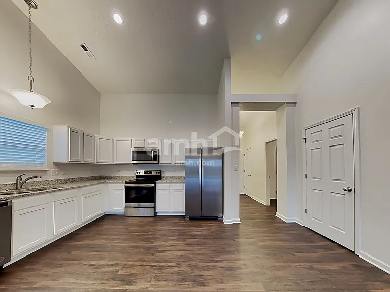 1268 W Crystal Dr — Photo 4