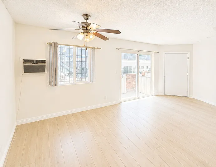 1228 S Saltair Ave — Photo 2