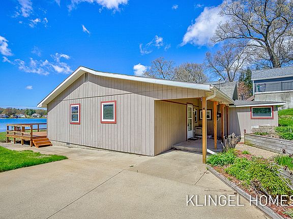 2nd image of 2091 Lake Ave