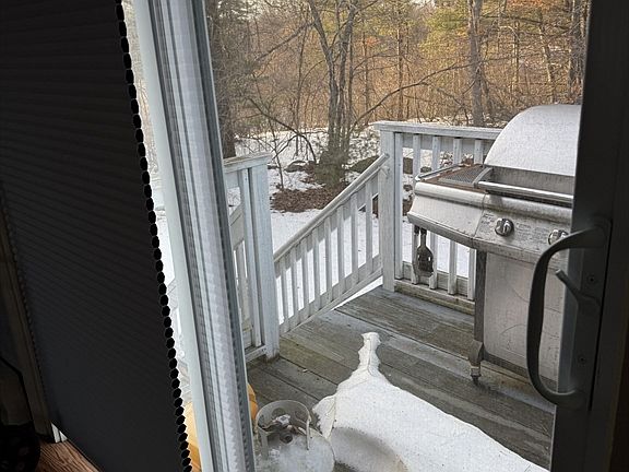3rd image of 39 Lantern Ln Unit 4