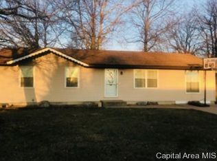 1421 N Lawrence Ave, Taylorville, IL 62568