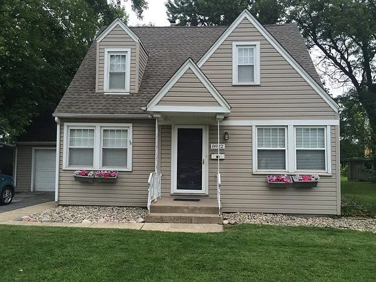 3 bed, 1.5 bath, 1524 sqft, $2,300 — Photo 1