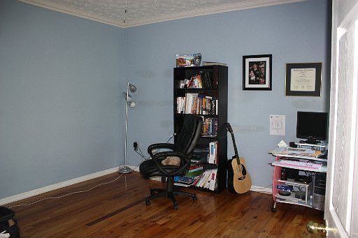 5th image of 402 Mosby Cir