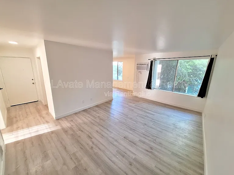 11744 Runnymede — Photo 8