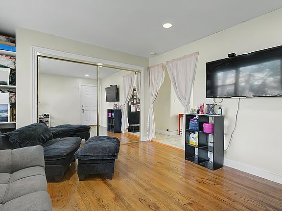 3rd image of 2111 N 75th Ave APT 1E