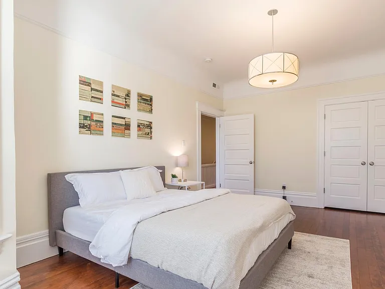 259 S Van Ness Ave — Photo 10