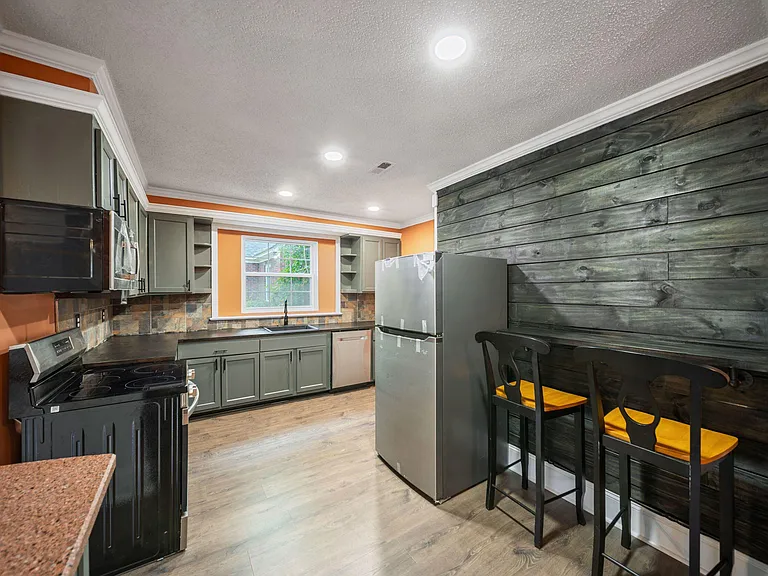 438 E Charlotte Ave #1 — Photo 6