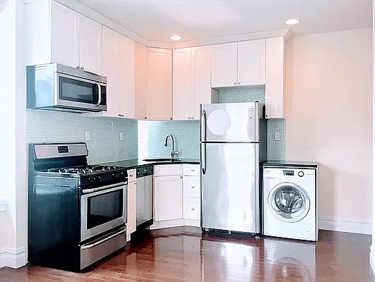 2nd image of 3489 Broadway #58