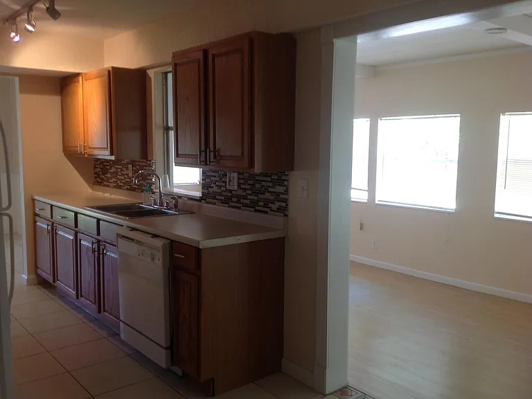 8002 NW 70th Ave — Photo 2